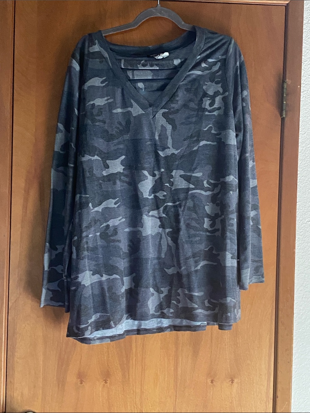 HEIMISH USA Gray & Black Camouflage V-Neck Top